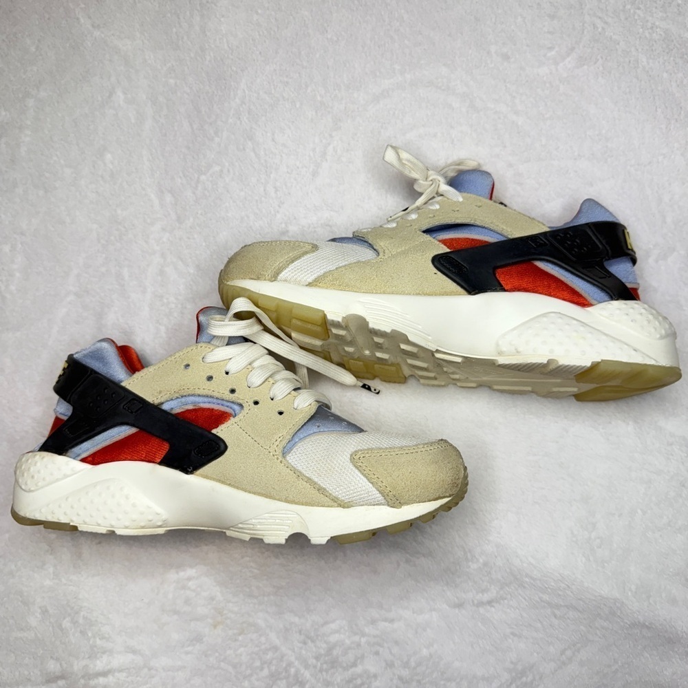 Nike Air Huarache Run Size 6Y (W 8 can wear)
Yin and Yang Set to Rise (PS)